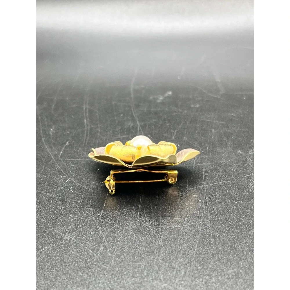 Gold Tone Brushed Flower Brooch Pin Pearl Center Statement‎ Accessory Floral